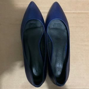 Silken toe pointed flat 6.5 bought for graduation ceremony weared once